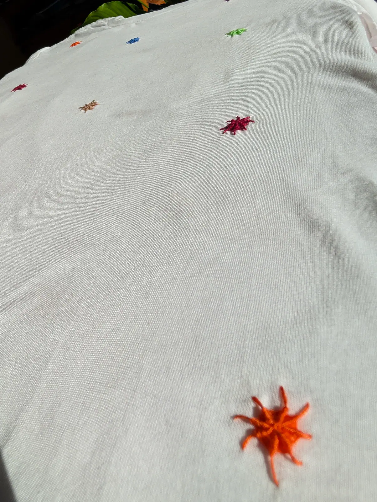 Tricou brodat cu steluțe - imagine 3