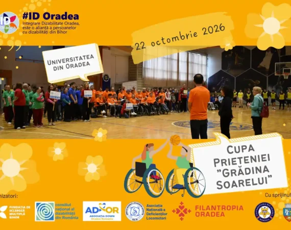 copii și adulți participând la Cupa prieteniei Grădina Soarelui în sala de sport