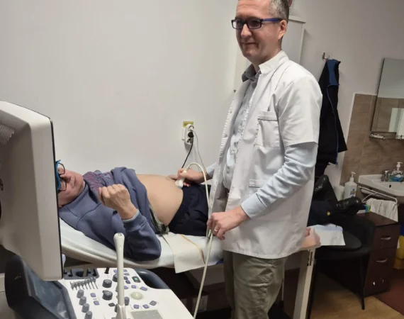 Medic oferind consultații urologice scleroză multiplă la Grădina Soarelui din Oradea