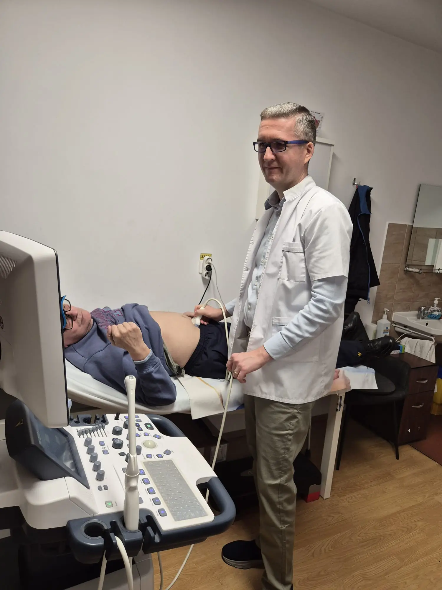 Medic oferind consultații urologice scleroză multiplă la Grădina Soarelui din Oradea